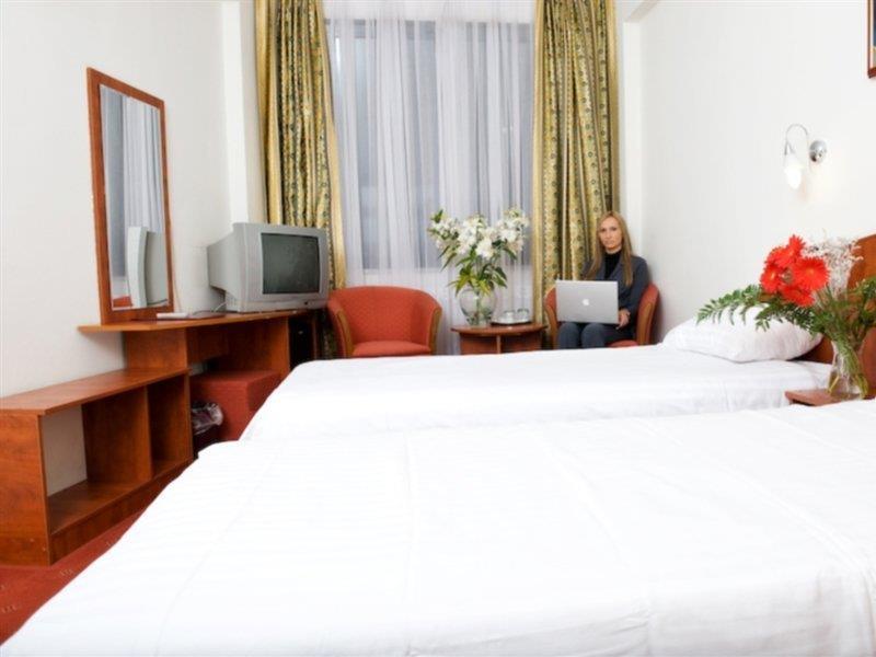Kosher Hotel Lev Or Bukarest Eksteriør billede