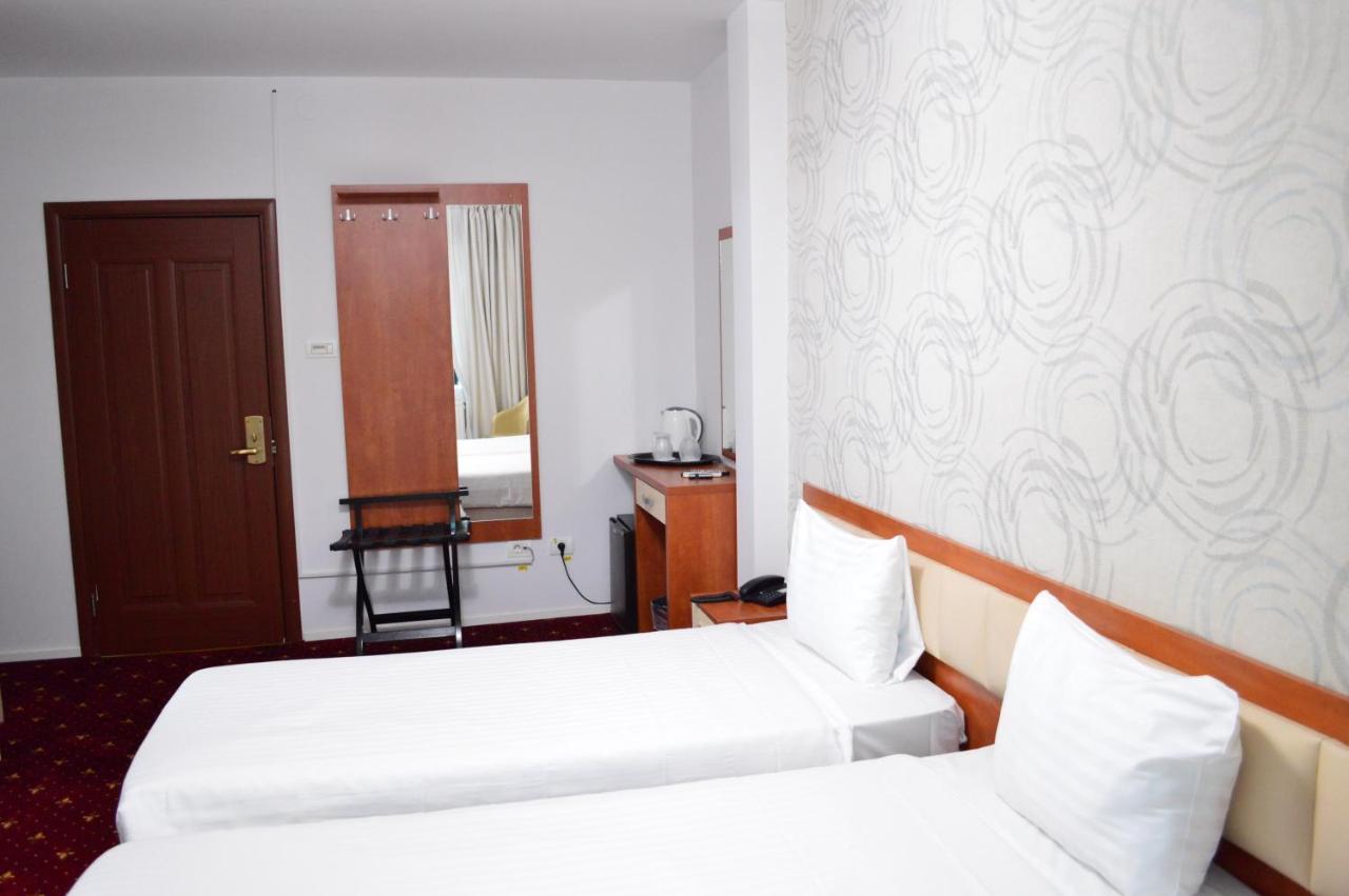 Kosher Hotel Lev Or Bukarest Eksteriør billede
